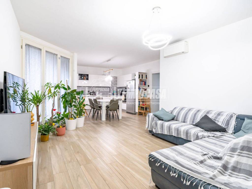 appartamento in vendita a Caronno Pertusella