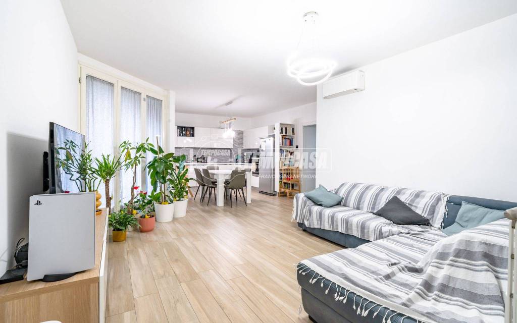 appartamento in vendita a Caronno Pertusella