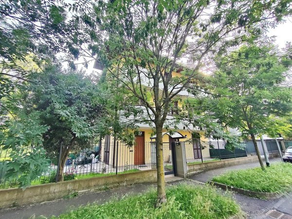 appartamento in vendita a Caronno Pertusella