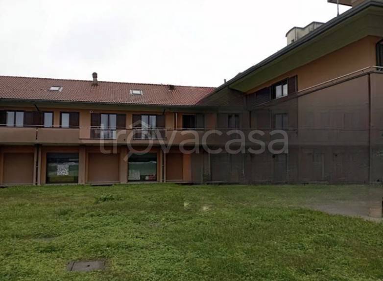 appartamento in vendita a Caronno Pertusella