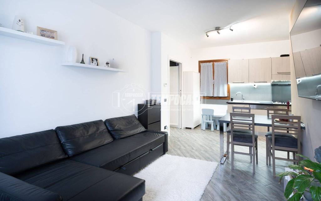 appartamento in vendita a Caronno Pertusella