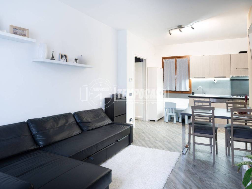 appartamento in vendita a Caronno Pertusella