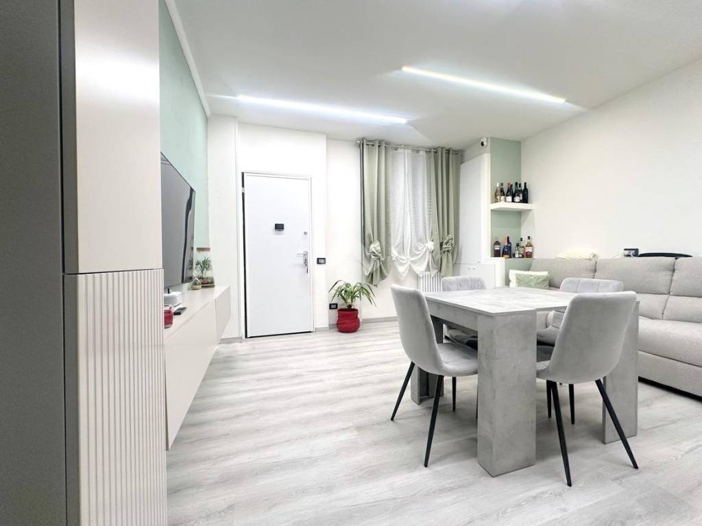 appartamento in vendita a Caronno Pertusella