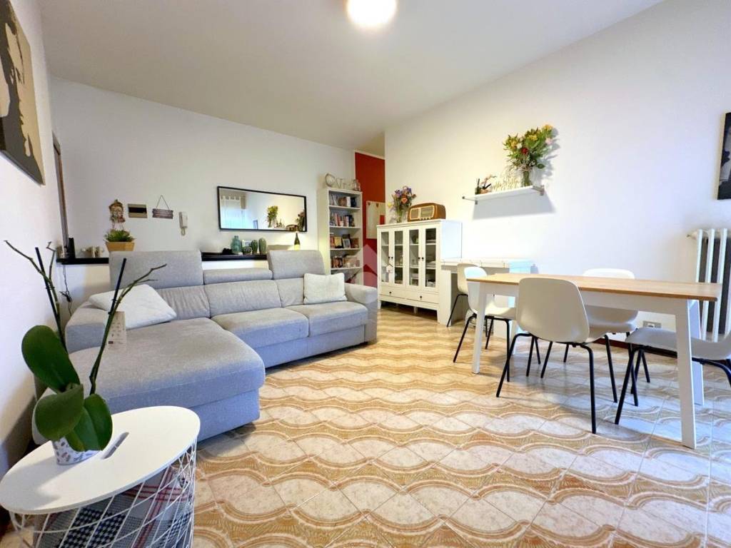 appartamento in vendita a Caronno Pertusella