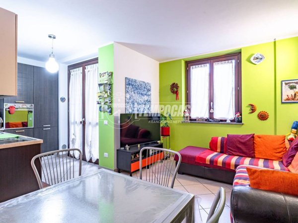 appartamento in vendita a Caronno Pertusella