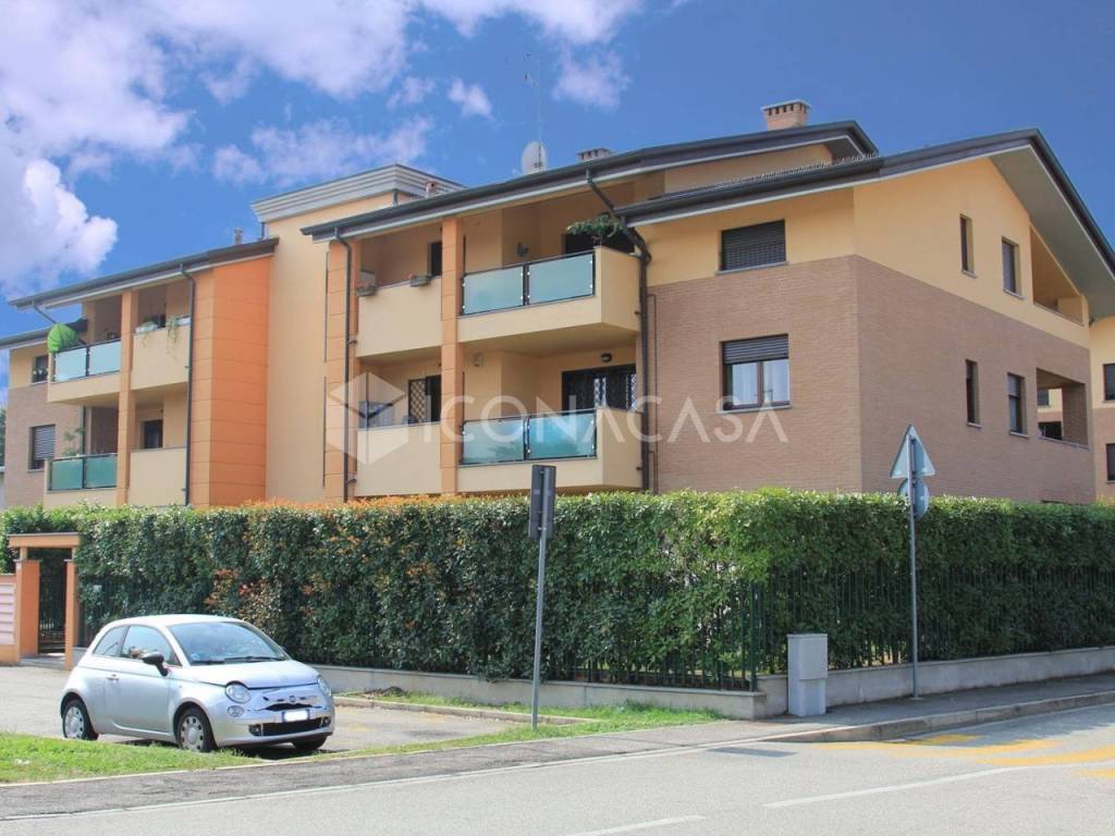 appartamento in vendita a Caronno Pertusella