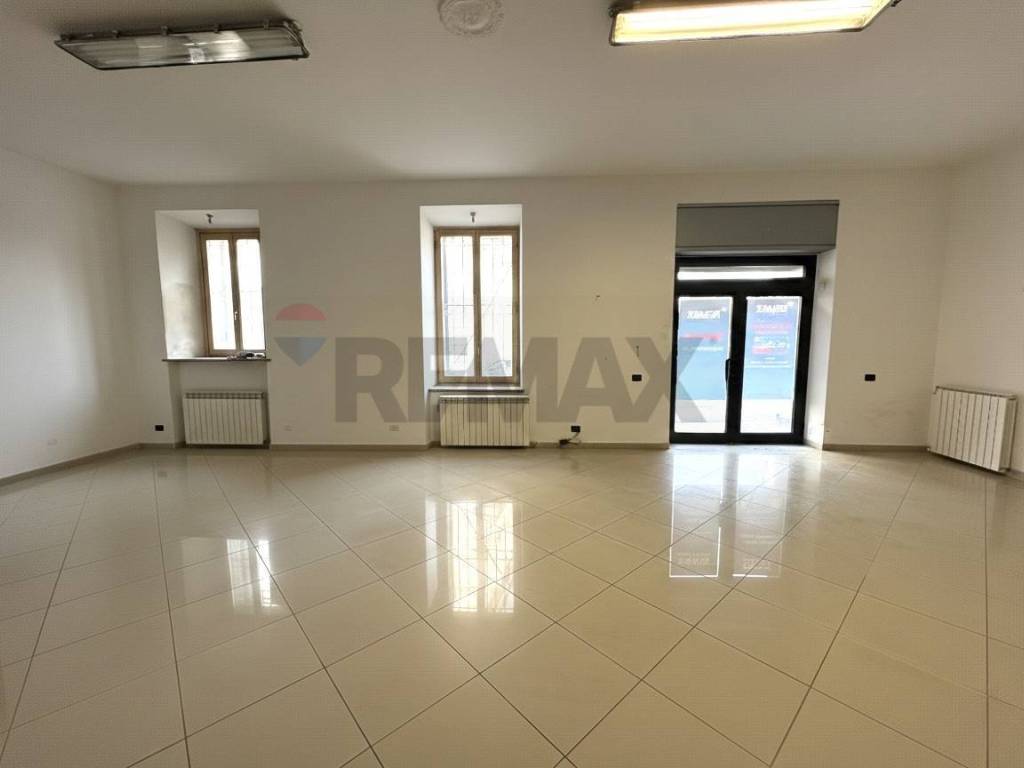 negozio in vendita a Caronno Pertusella