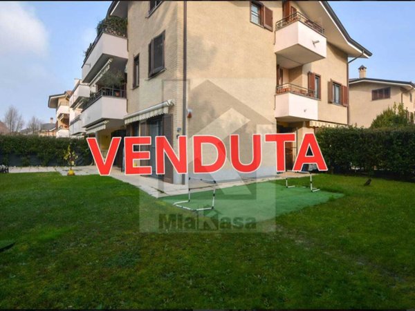 appartamento in vendita a Caronno Pertusella