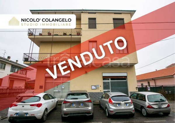 appartamento in vendita a Caronno Pertusella