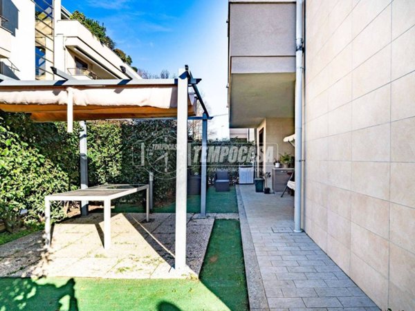 appartamento in vendita a Caronno Pertusella