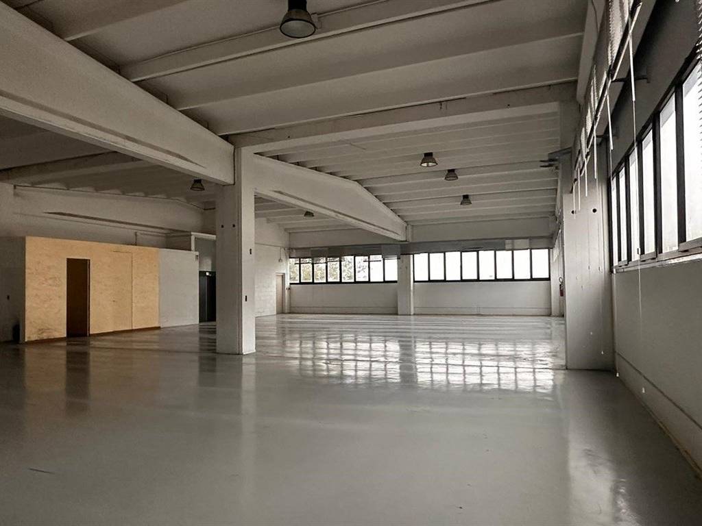 capannone in vendita a Caronno Pertusella