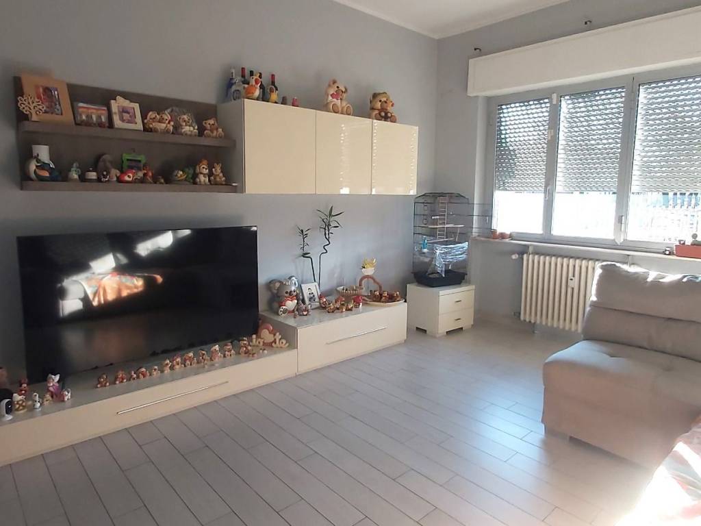 appartamento in vendita a Caronno Pertusella