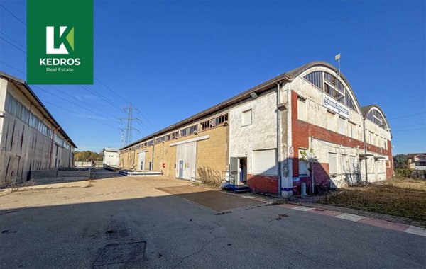 terreno edificabile in vendita a Caronno Pertusella