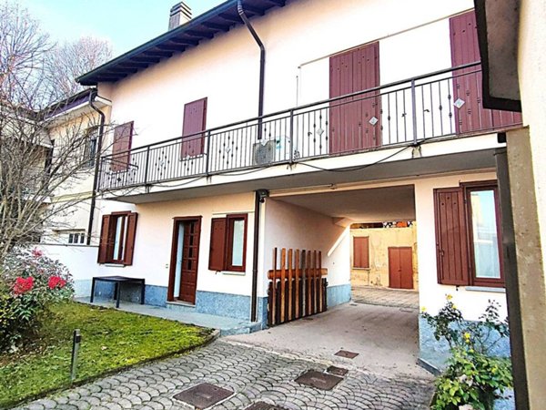 casa indipendente in vendita a Caronno Pertusella