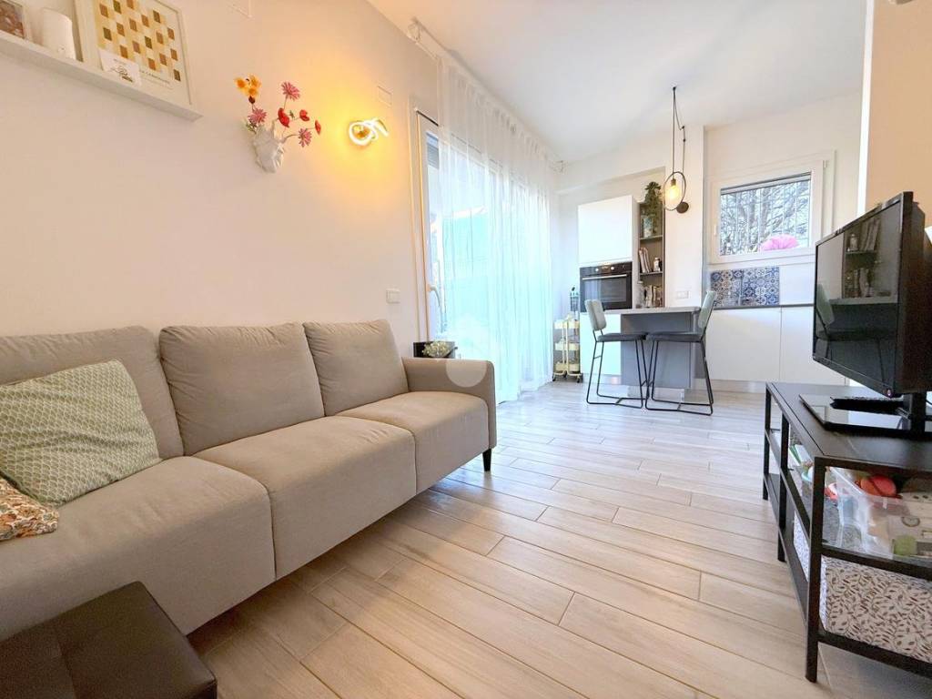 appartamento in vendita a Caronno Pertusella