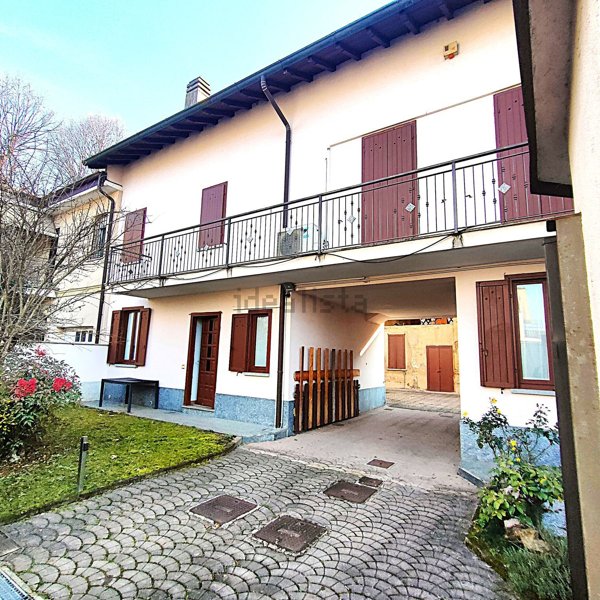 casa indipendente in vendita a Caronno Pertusella