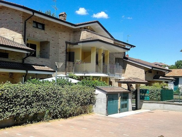 appartamento in vendita a Caronno Pertusella