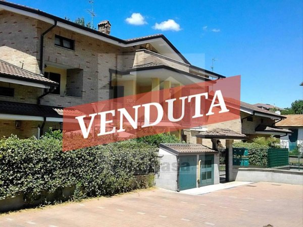 appartamento in vendita a Caronno Pertusella