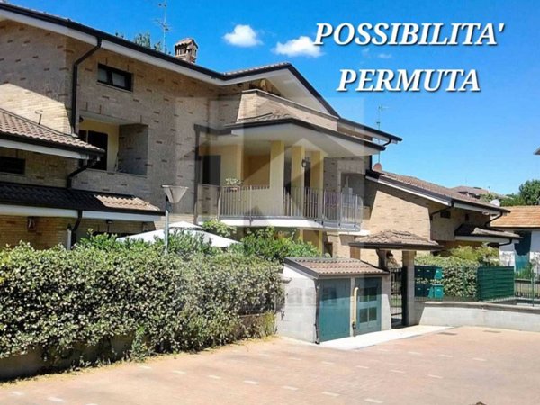 appartamento in vendita a Caronno Pertusella