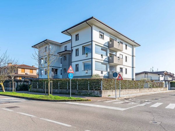 appartamento in vendita a Caronno Pertusella