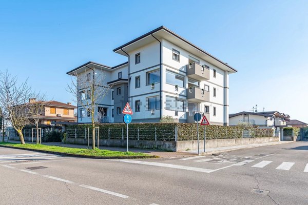 appartamento in vendita a Caronno Pertusella