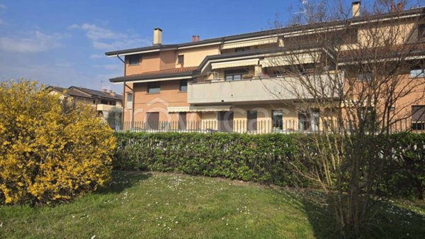 appartamento in vendita a Caronno Pertusella