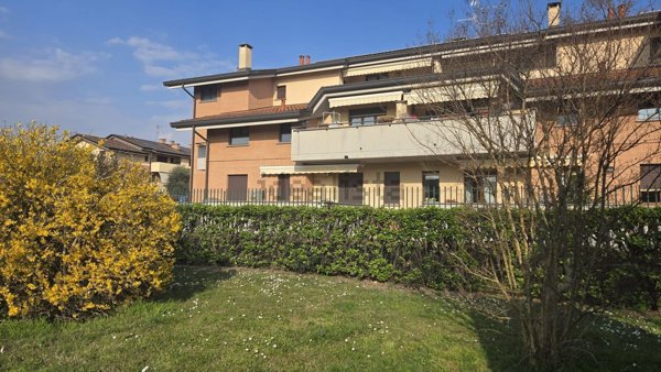 appartamento in vendita a Caronno Pertusella