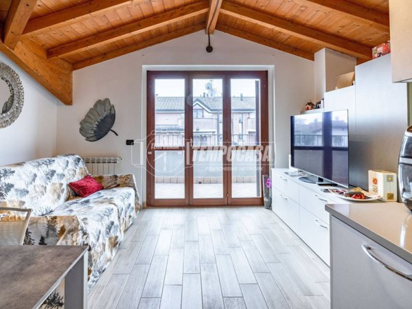 appartamento in vendita a Caronno Pertusella