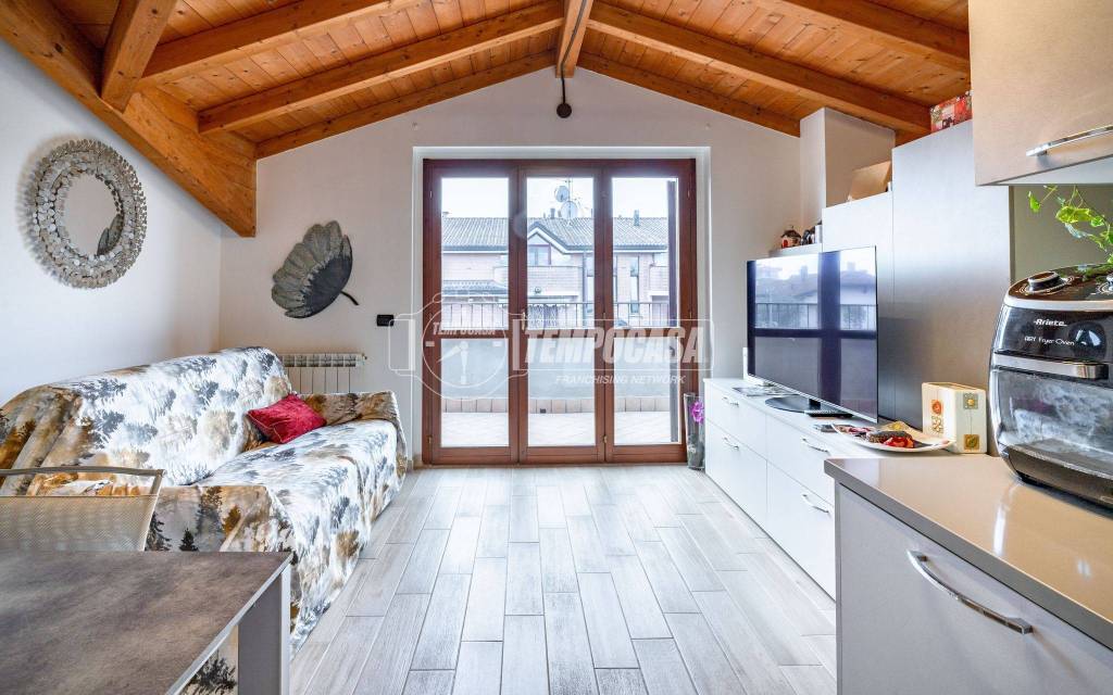 appartamento in vendita a Caronno Pertusella