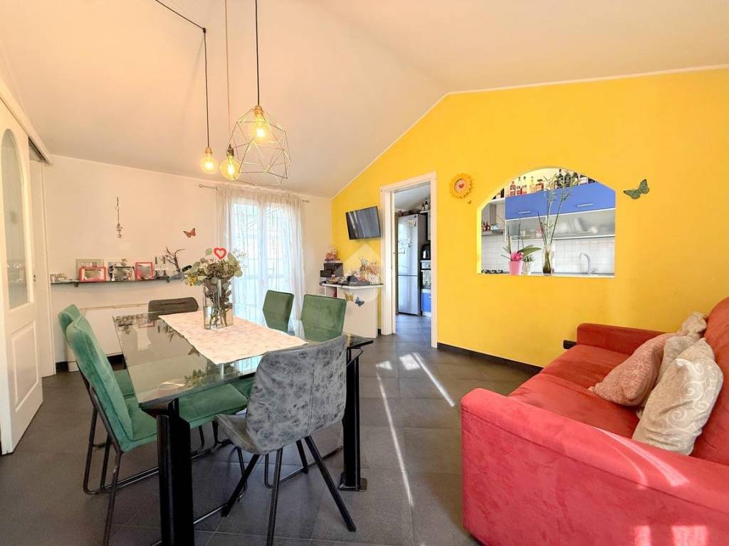 appartamento in vendita a Caronno Pertusella