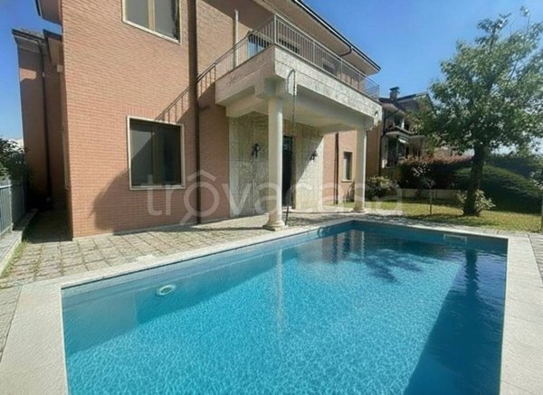 casa indipendente in vendita a Caronno Pertusella