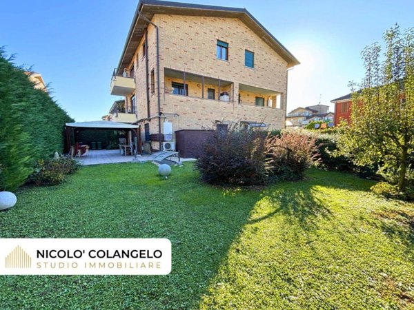 appartamento in vendita a Caronno Pertusella