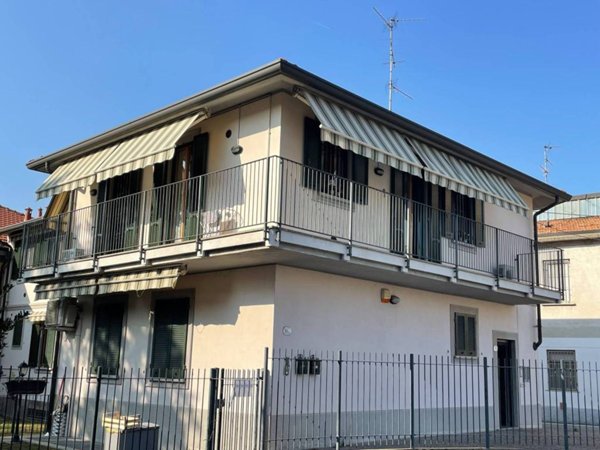 appartamento in vendita a Caronno Pertusella