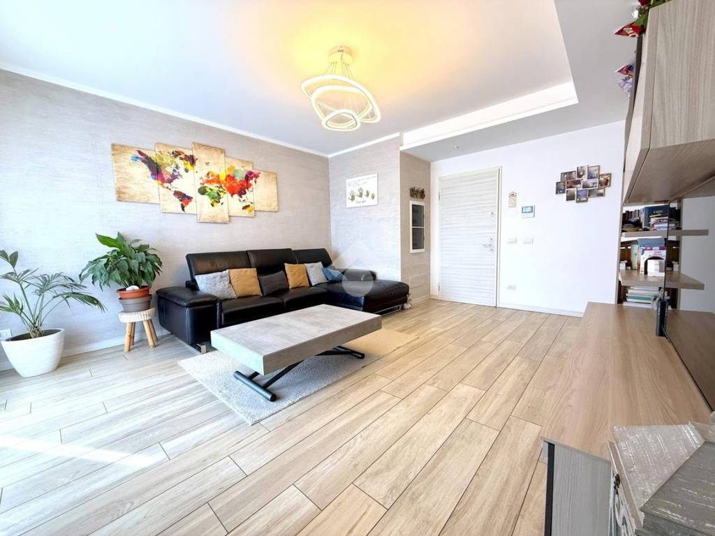 appartamento in vendita a Caronno Pertusella