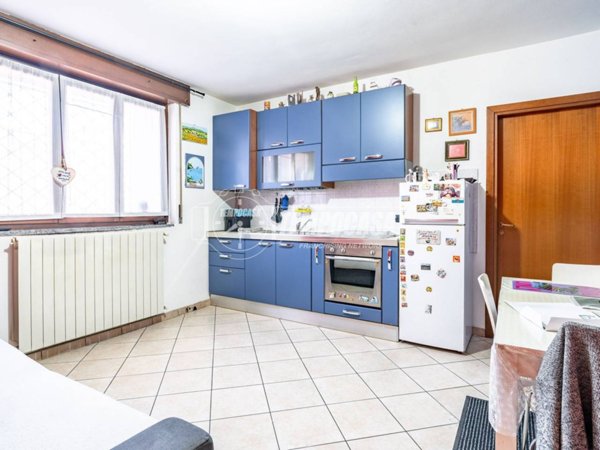 appartamento in vendita a Caronno Pertusella