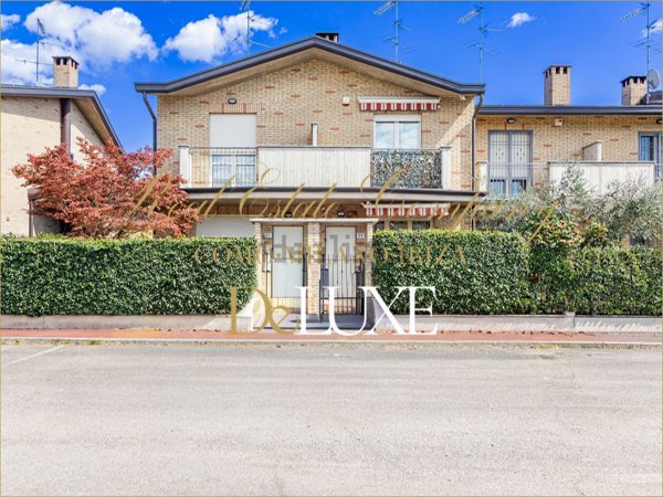 casa indipendente in vendita a Caronno Pertusella