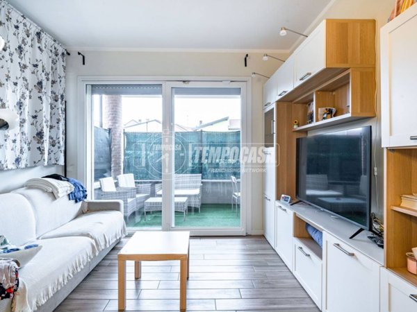 appartamento in vendita a Caronno Pertusella