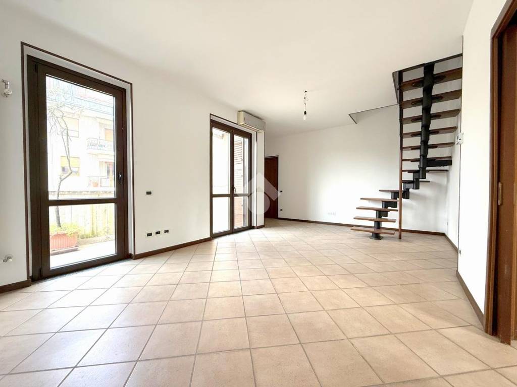 appartamento in vendita a Caronno Pertusella