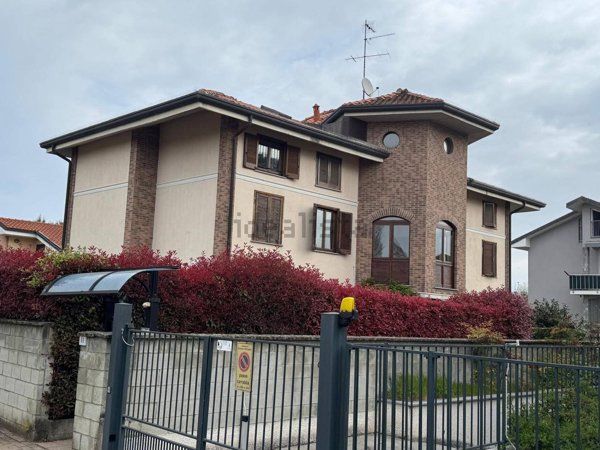 appartamento in vendita a Caronno Pertusella