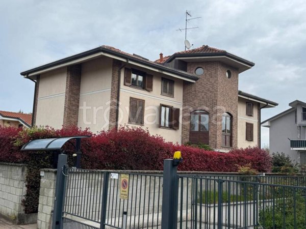 appartamento in vendita a Caronno Pertusella