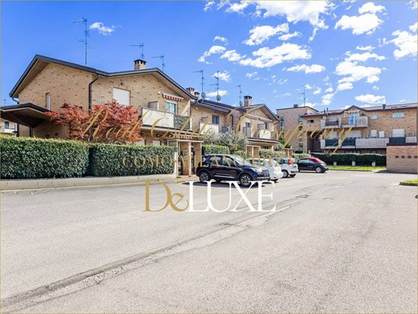 casa indipendente in vendita a Caronno Pertusella