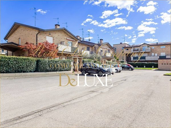 casa indipendente in vendita a Caronno Pertusella