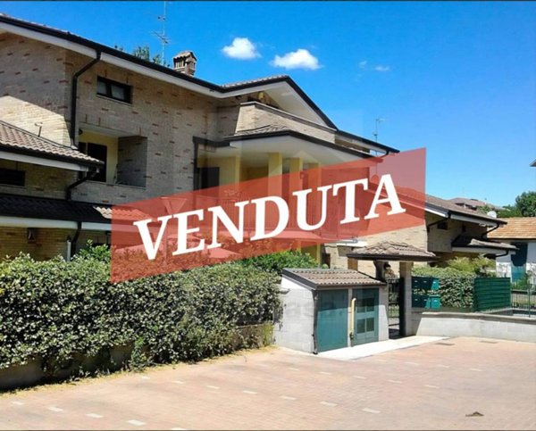 appartamento in vendita a Caronno Pertusella