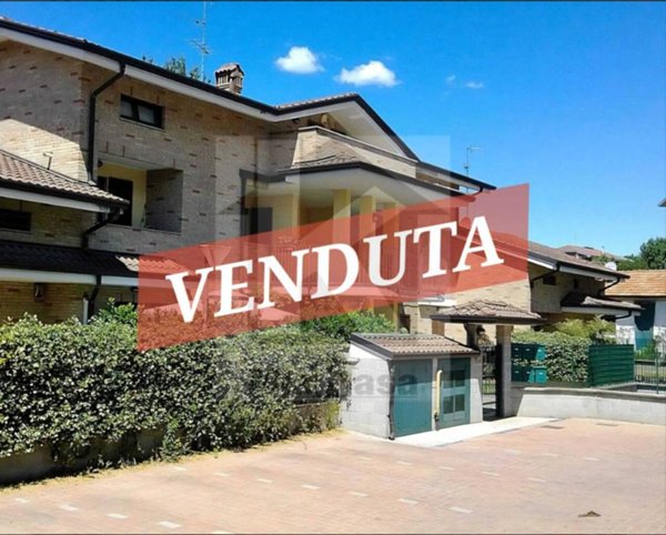 appartamento in vendita a Caronno Pertusella