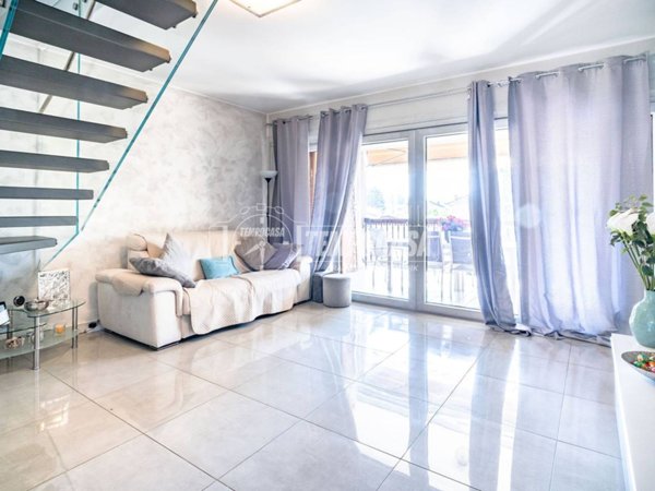 appartamento in vendita a Caronno Pertusella