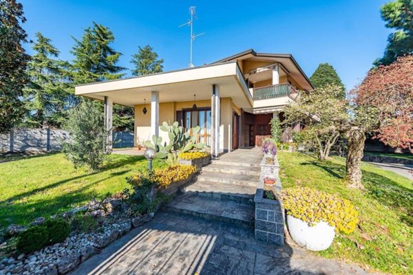 casa indipendente in vendita a Caronno Pertusella