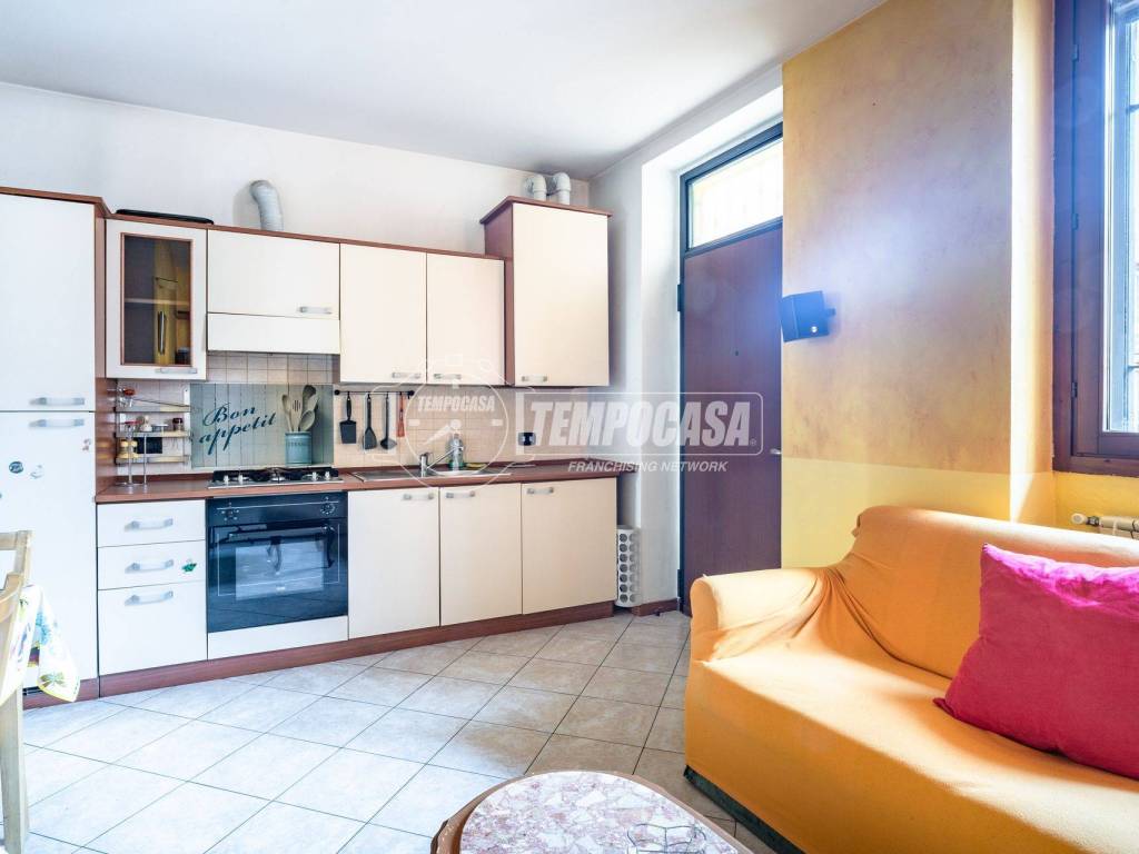 appartamento in vendita a Caronno Pertusella