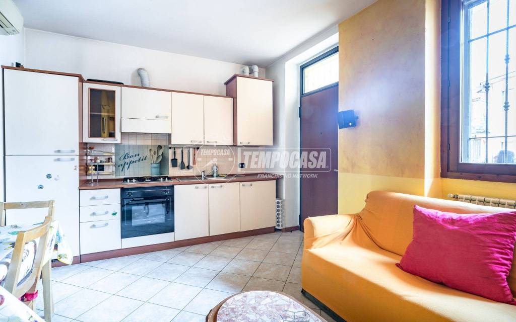 appartamento in vendita a Caronno Pertusella