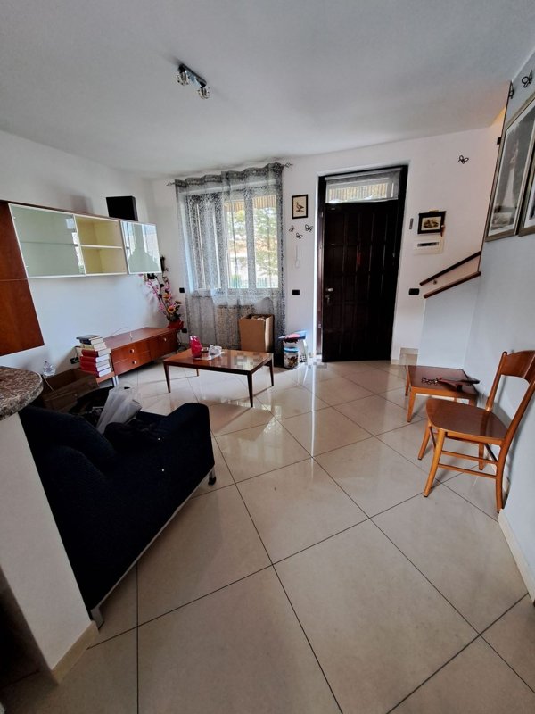 casa indipendente in vendita a Caronno Pertusella