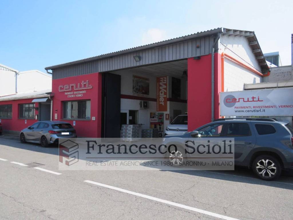 locale commerciale in vendita a Caronno Pertusella